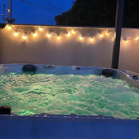 Loft & Spa, Aux Portes De Disneyland Et De Paris Holiday home Saint-Thibault-des-Vignes