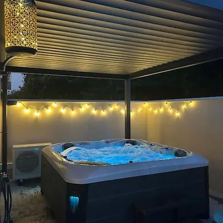 Loft & Spa, Aux Portes De Disneyland Et De Paris Holiday home *